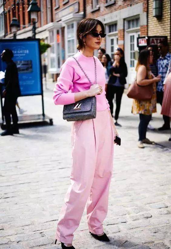 不管裙子还是裤子,女人别老买黑色,这3种颜色更高级