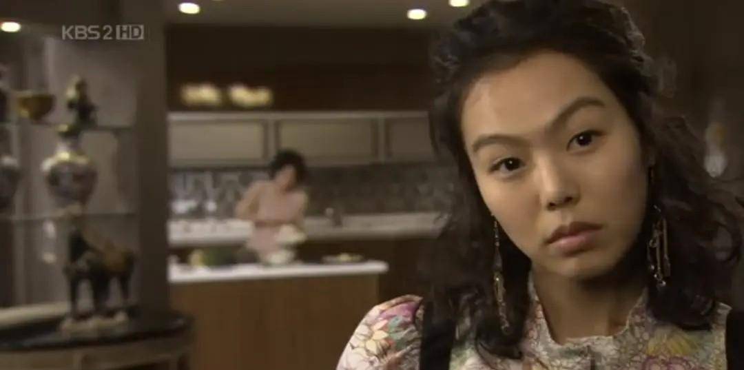 影后金敏喜:甩掉赵寅成,爱上大22岁导演,看男人不在乎