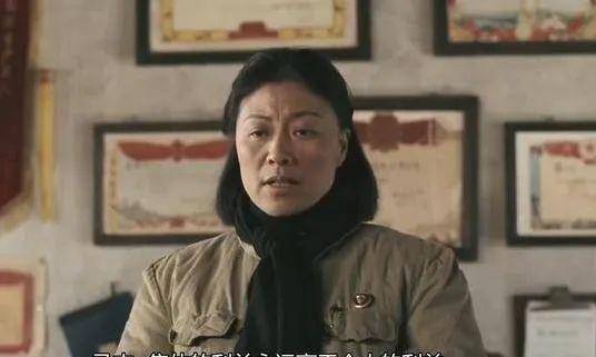 28岁成单亲妈妈,生病后女儿一夜长大,岳红风光的背后都是眼泪_母亲_中