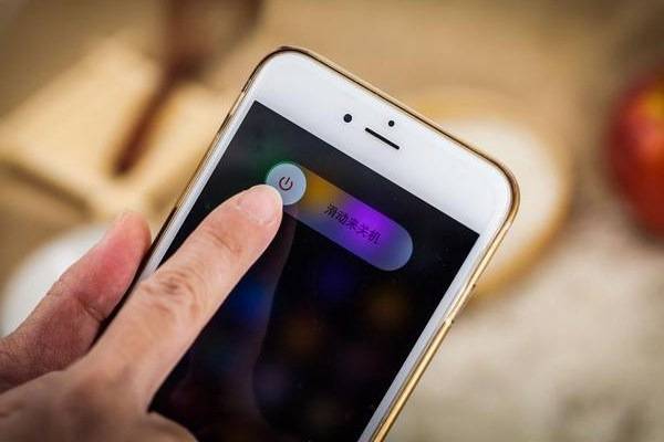 今天才明白,手机每天关机和长期不关机有不同影响,别再做错了!