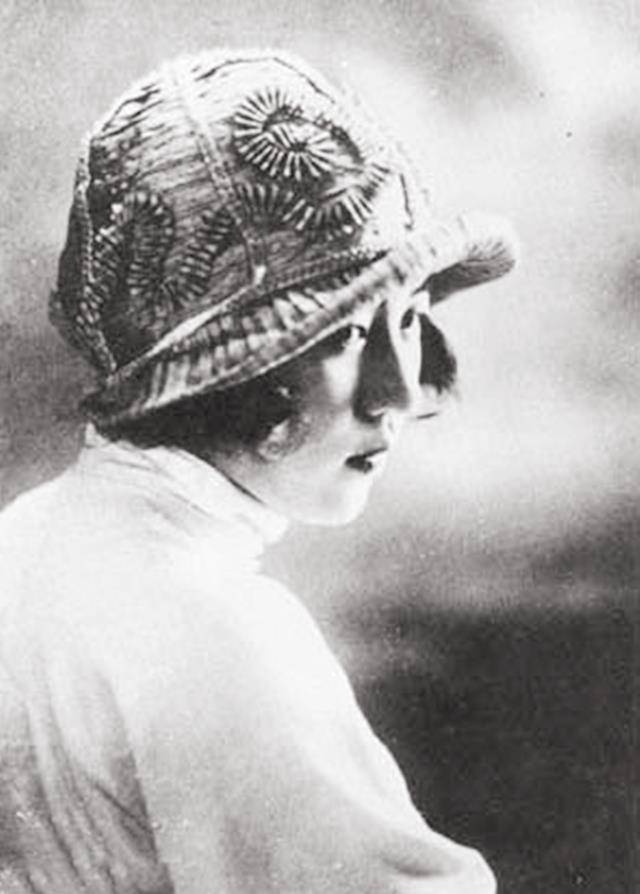 前,把这段不为人知的往事说了出来,并且确信这个方姥就是川岛芳子本人