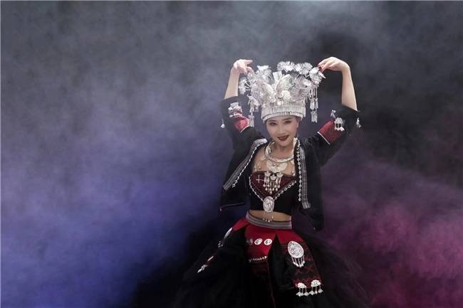 中国歌舞编导夏冰苗舞剧照:花山神女_泼光_银光_精魂