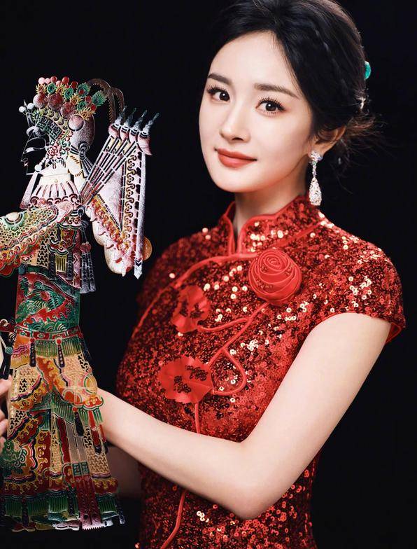 杨幂春晚红色亮片旗袍高清美照曝光,玲珑婀娜完美亮相!