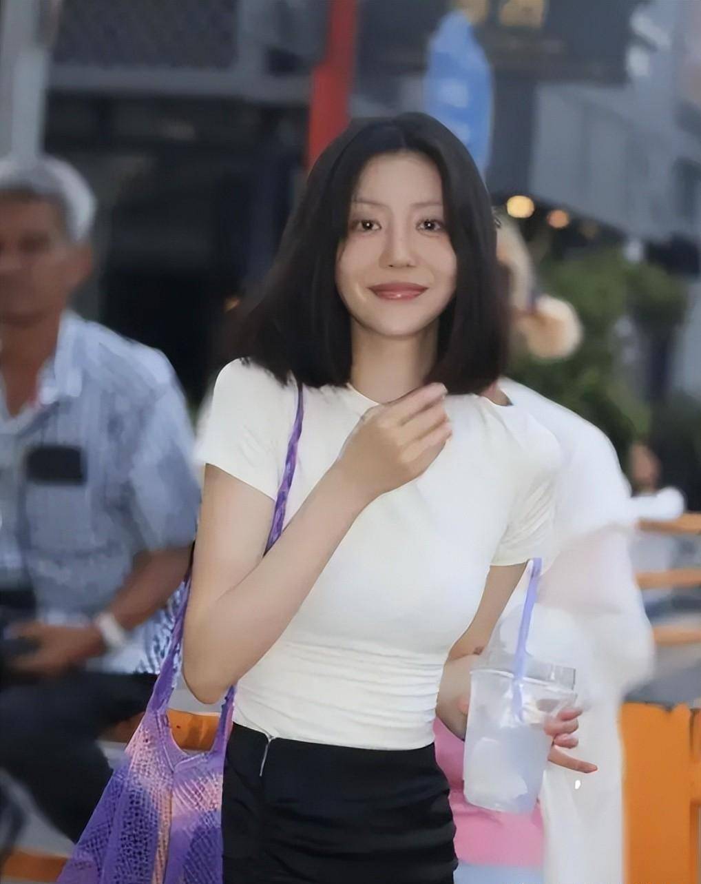 不管如何,35岁的李溪芮还是应该