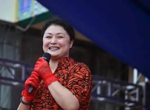 《乡村爱情16》小年开播,王云独守大脚超市,演员和网友集体泪奔_谢大