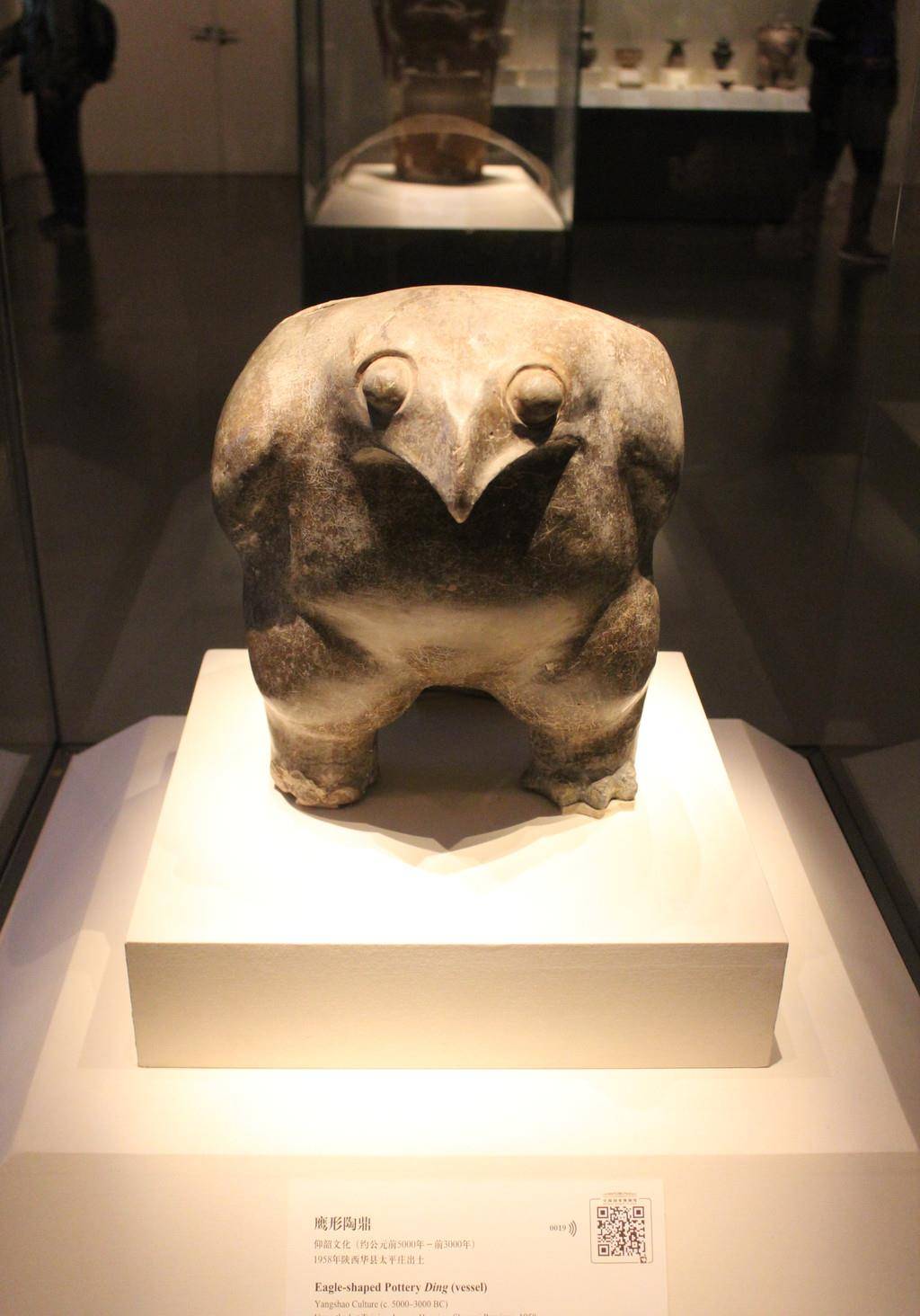 4000年前的"肥鹰"被村民当成鸡食盆,专家:真是暴殄天物啊!_文物_考古_