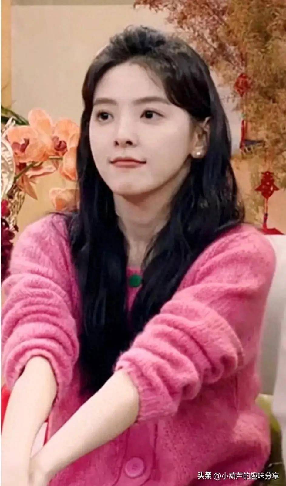 为什么同样是网红 章若楠的颜值却很抗打_明星_五官_papi