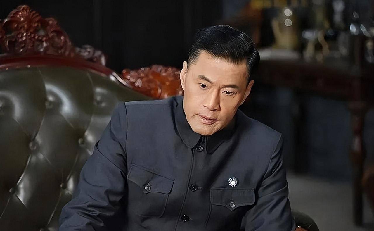 62岁妻子坚决要离婚,于荣光:钱我赚饭我做,35年0绯闻,凭什么