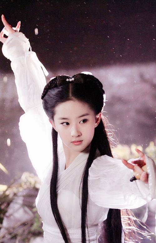 刘亦菲一身白色吊带长裙,仙气飘飘啊_照片_小龙女_评论