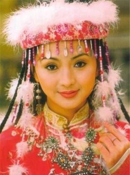 她是乾隆最宠爱的妃子,盛宠近30年,临终前被赏赐10个