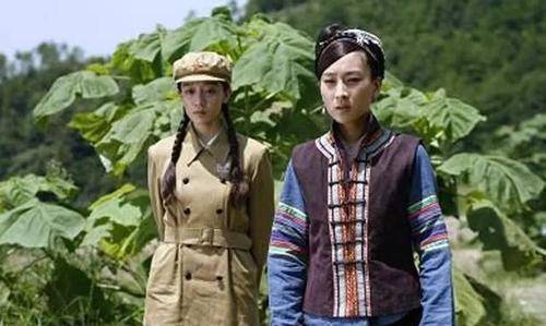 而正要高喊打倒女匪头子的口号实施枪决时,军队在充分了解并经过讨论