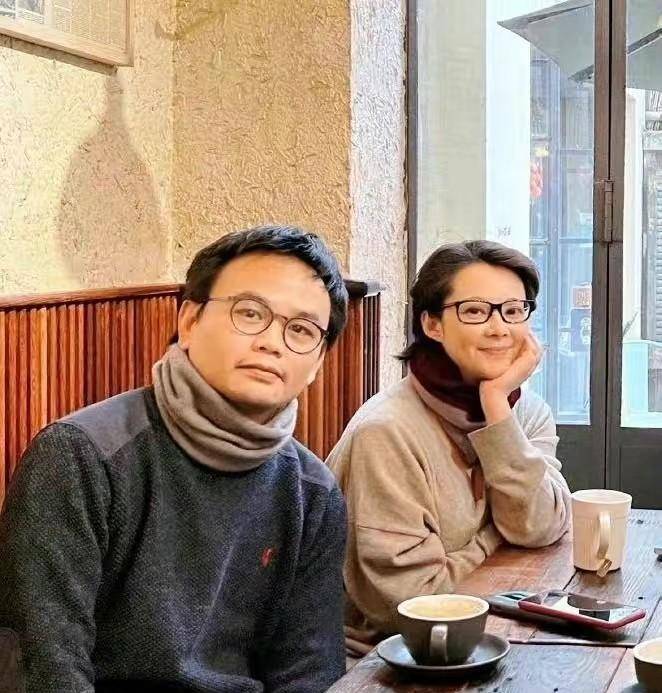 袁立:嫁给了外国人,才会知道中国男人的好,三婚终于收获幸福_赵岭