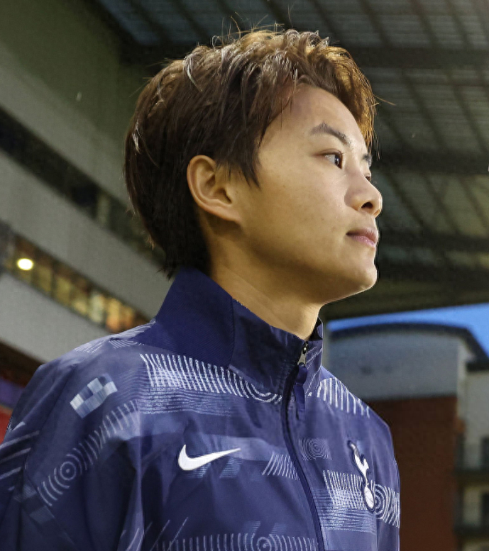 1-0,王霜海外爆发,上演定位球脚法,球迷:配得上世界