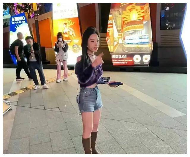 冯提莫:身高无阻,网红逆袭巨擘,娱乐界新风云_梦想_成功_故事