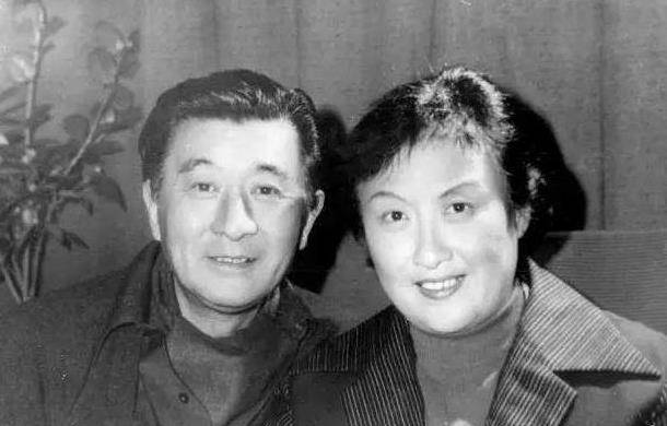 赵丹去世后,55岁的黄宗英开始从事文学创作.