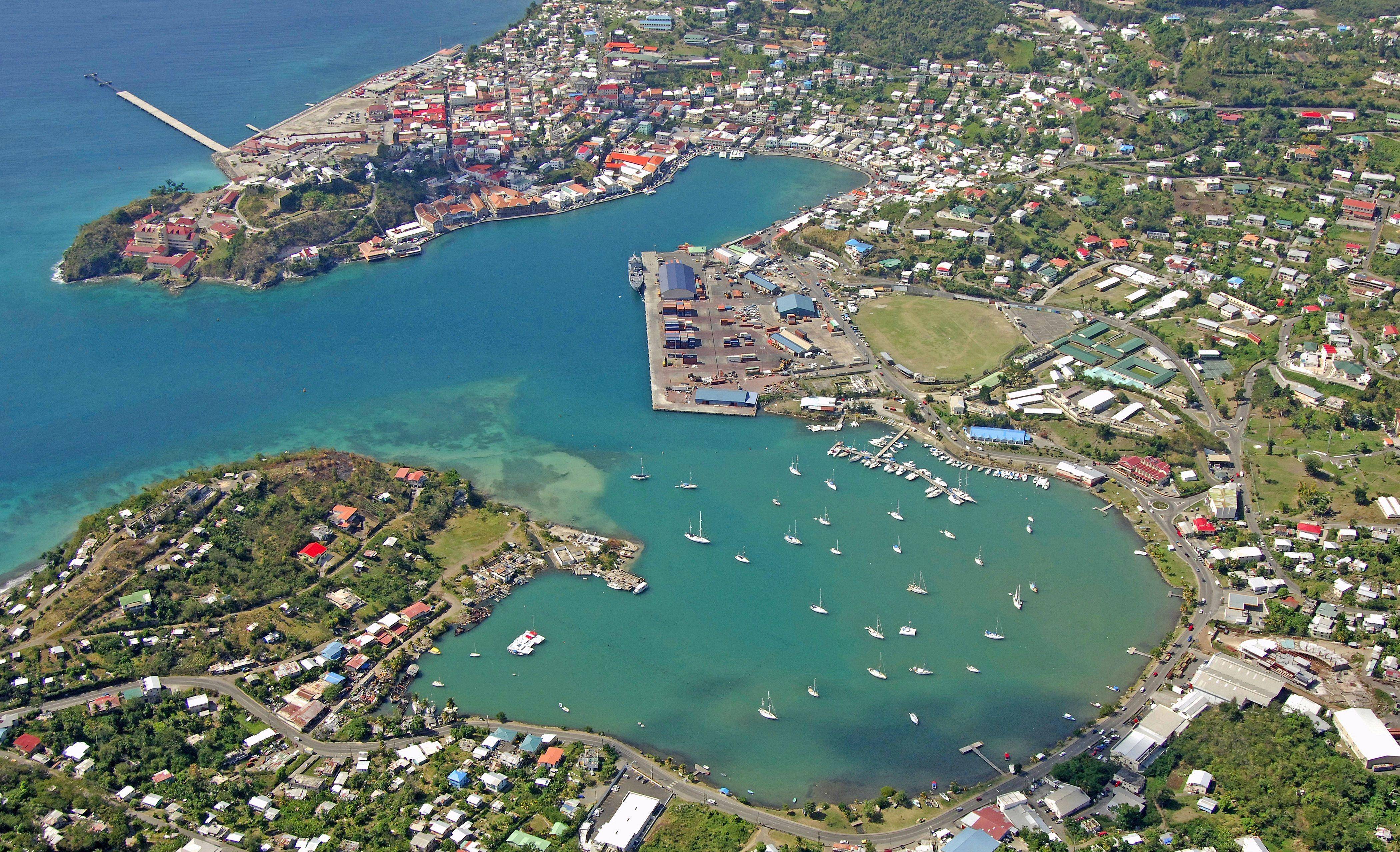 格拉纳达,全国划分为6个区和卡里亚克岛,小马提尼克岛.