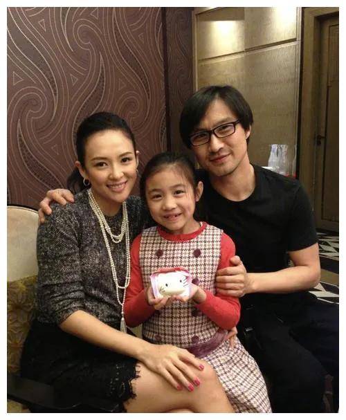 章子怡带儿女滑雪日本,小苹果同行,引人注目_汪峰_态度_事业