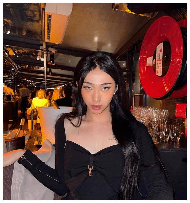 伊能静22岁儿子再次穿女装!庾澄庆保持沉默,家人反对.
