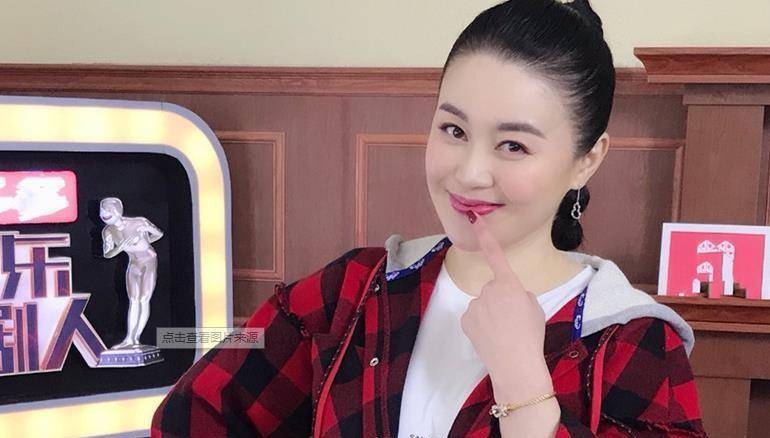 她被赵本山力捧17年,从打工妹成"御用媳妇",如今40多岁仍单身_关婷娜