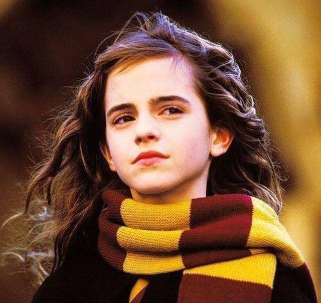 大的,艾玛·沃特森出演的古灵精怪,机智聪颖的小学霸赫敏一演就是十年