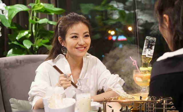 电视主持涂经纬,为嫁豪门分手相恋4年撒贝宁,如今40岁