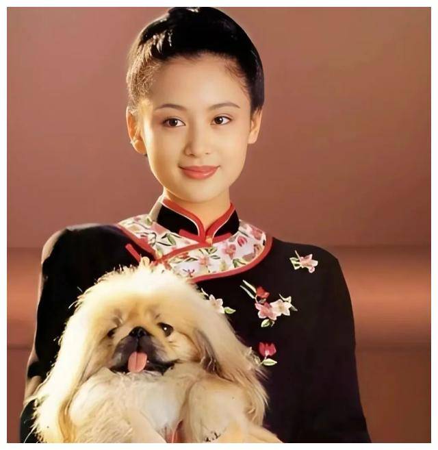 陈凯歌陈红夫妇回娘家被偶遇,小儿子陈飞宇竟然不在身旁!