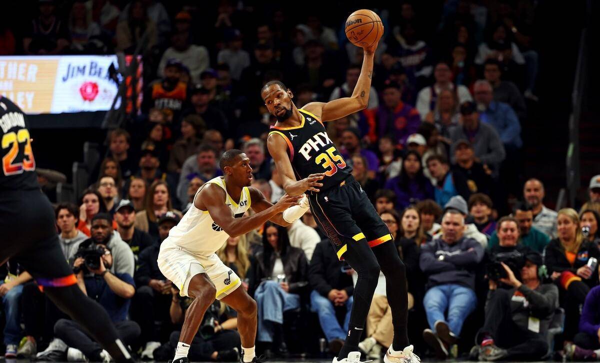 太阳队在nba常规赛中继续保持着强劲的势头,他们在主场迎战了爵士队