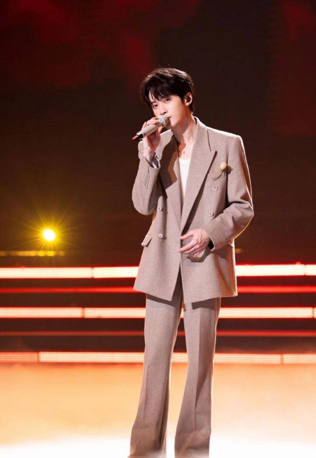 北京这一夜,白鹿洋气,林志颖发福,热依扎妆容令人意外_肖战_魏大勋_穿