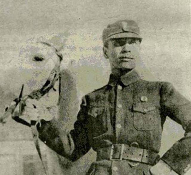 1937年,他带着400人用一场战争欺骗了全世界,中国因有