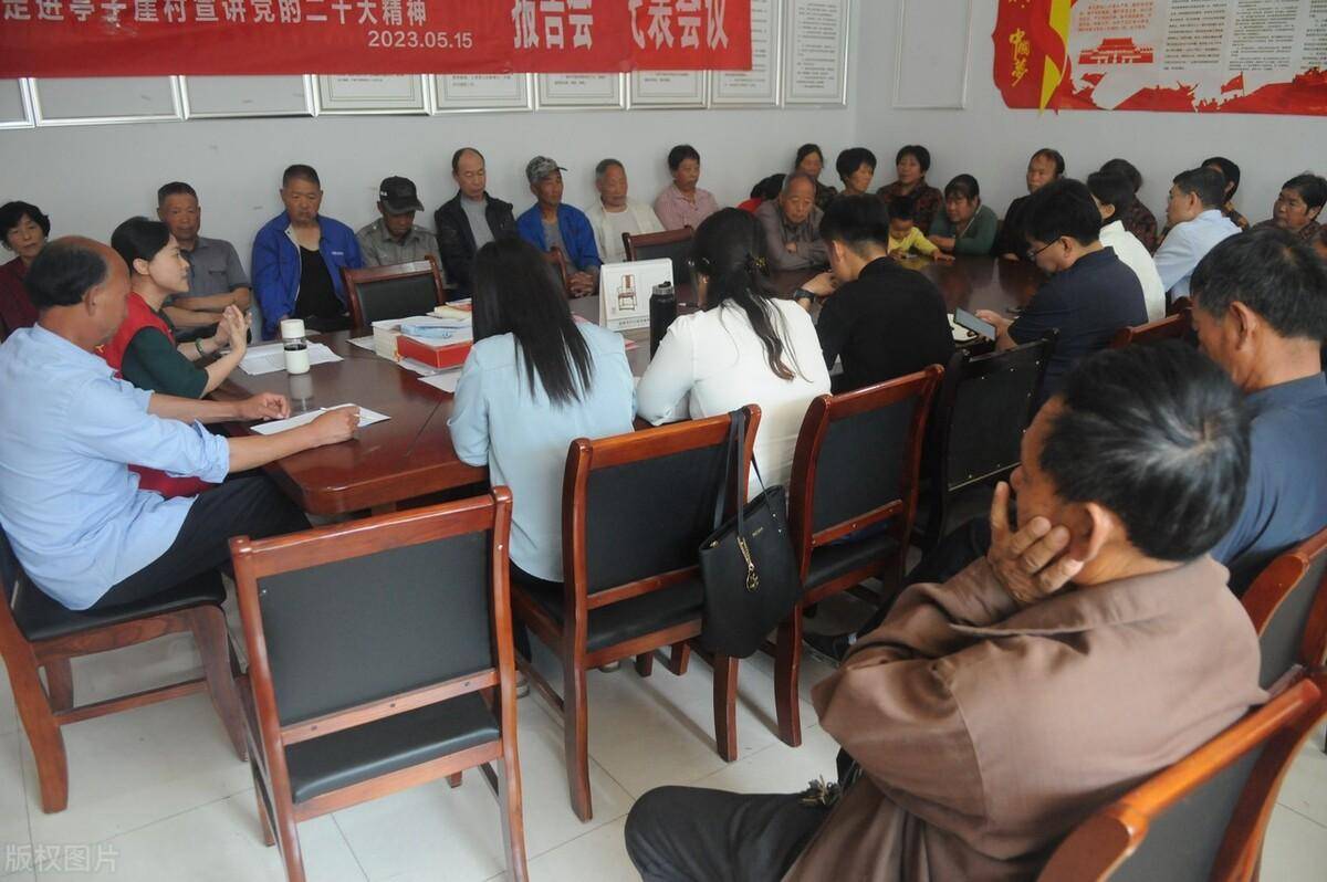 比如报考初中教师岗位,就必须取得初中等级的教师资格证
