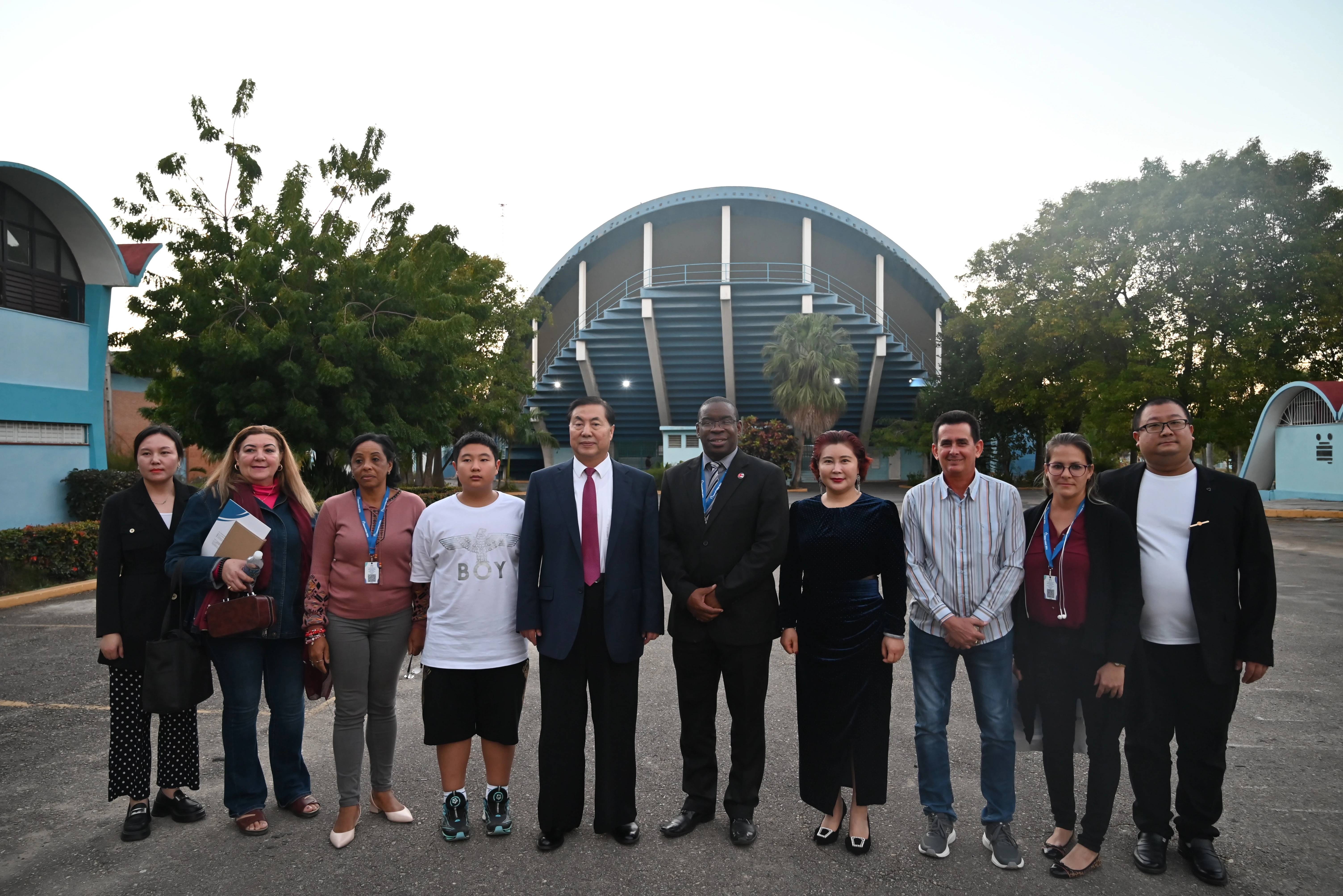 河北外国语学院校长孙建忠院士率团访问古巴体育大学并正式签约合作