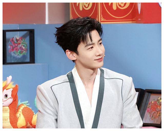 白敬亭撑不住?c位争夺局势逆袭,他终于回应!_表演_魏晨_魏大勋