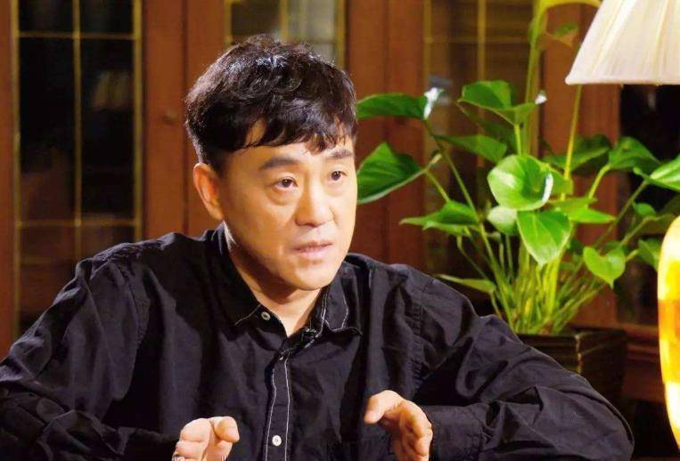 何冰老师因后浪事件被网暴,对此你是怎么看待这件事情的?