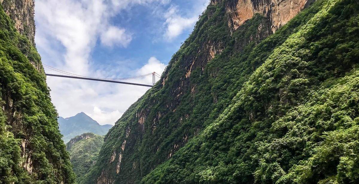 把贵州分为东西两块的大峡谷,门票30景色优美,西游记曾在此取景_桥梁