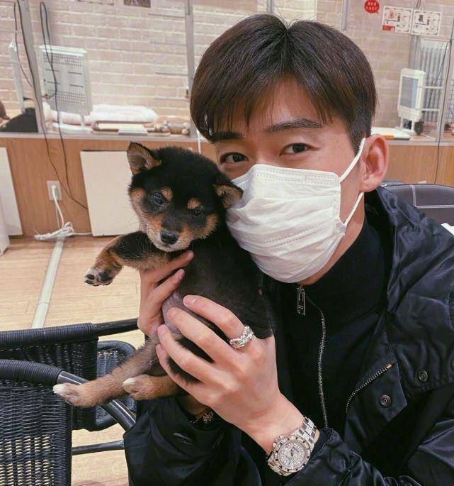 除了对感情的理解之外,张翰在事业方面也有很大的进步,和徐璐一起合作