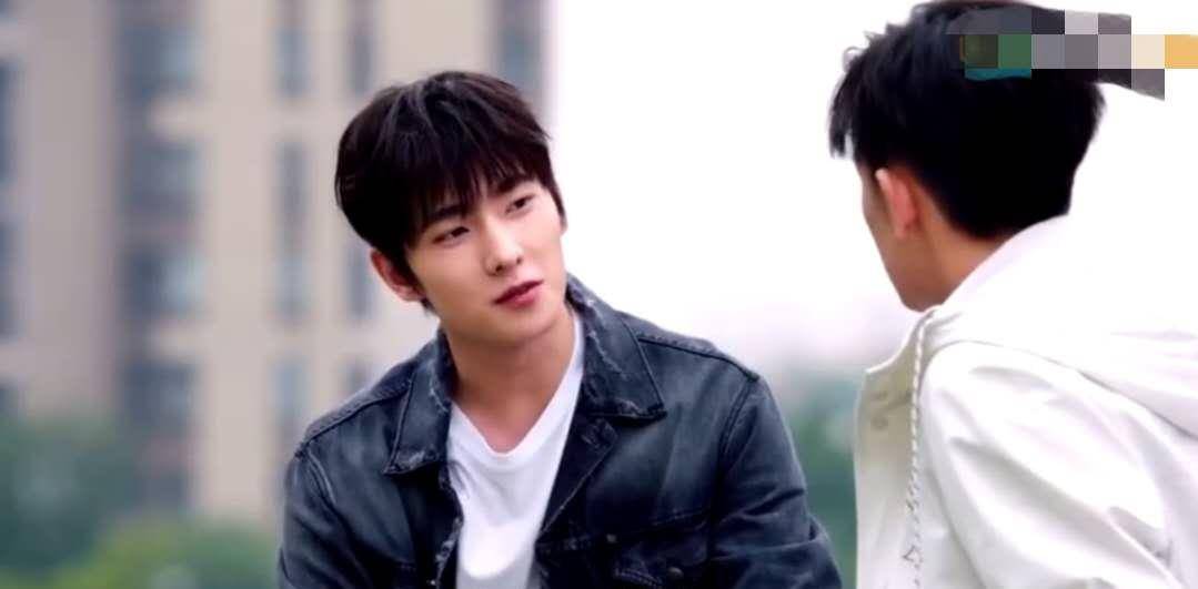 杨洋久违发自拍,再现半永久毛寸,粉丝却齐喊想要长发顺毛洋_短发_形象