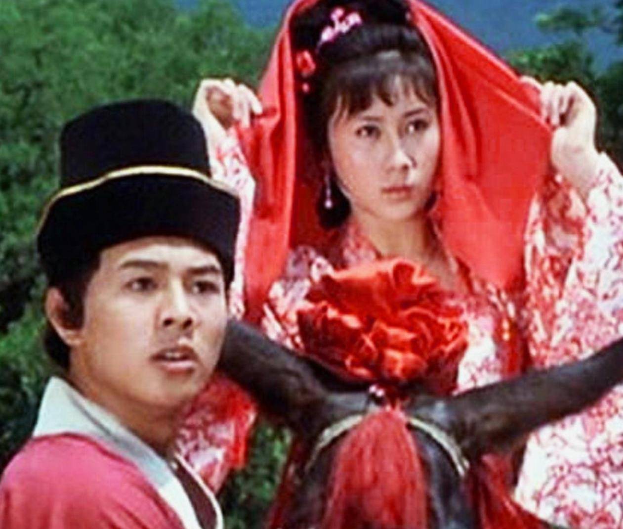 曾追求李连杰被拒,转外国身份又回来发展,如今变身女强人_丁岚_明星