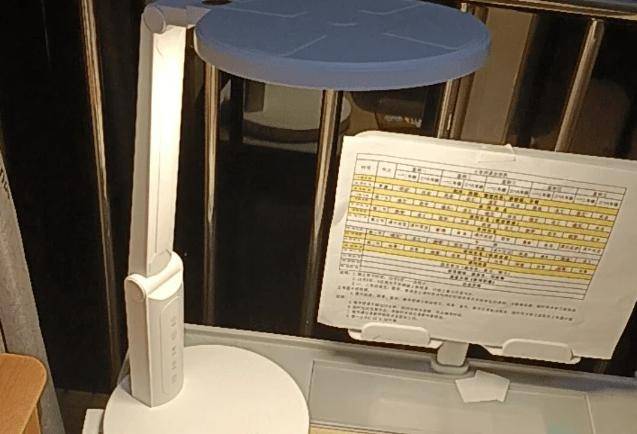 哪种台灯的灯光适合学生用？明基/书客/松下等护眼台灯推荐