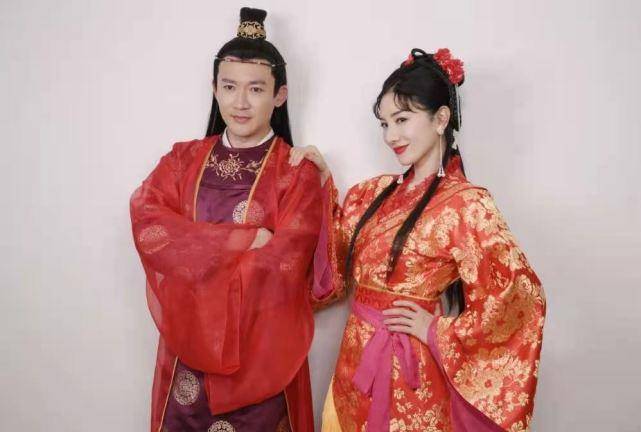 聂远对黄奕说希望你幸福,堪称模范前任,黄奕表情几乎失控欲落泪_舞台