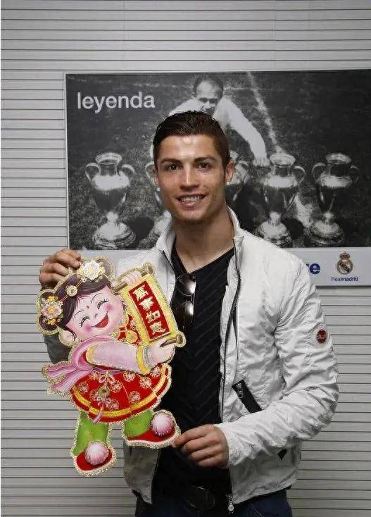 c罗率利亚德为我们贺新春展现风度,与梅西形成鲜明对比_球员_互动