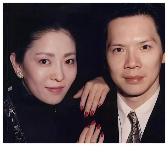 向佐的老婆 年龄图片