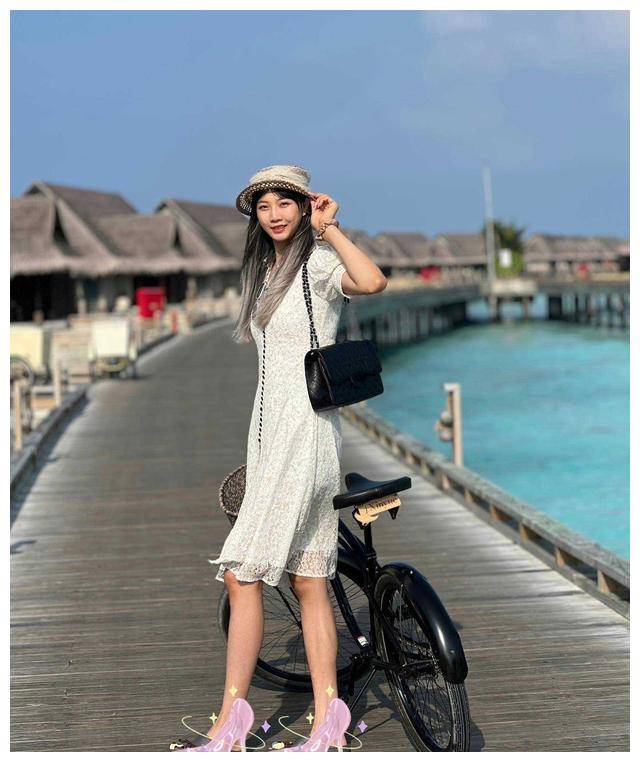 袁心玥在马尔代夫玩得非常开心,分享了一系列自拍照!_生活_度假_挑战