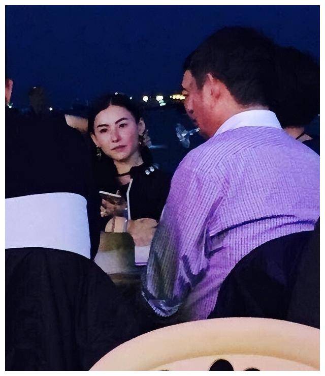 张柏芝四胎传闻未透露真相,遮挡肚皮引猜想,是否真希望得女?