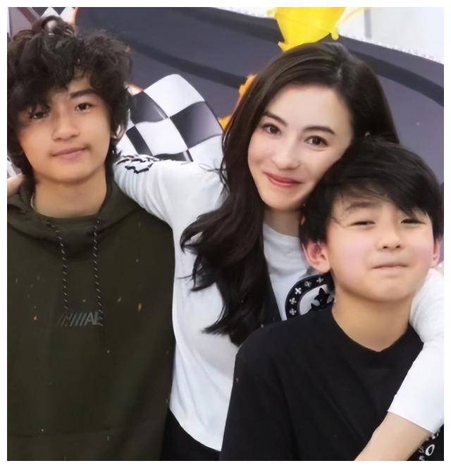 张柏芝四胎孕照曝光,网友怀疑真实性,这回是真的了吗?