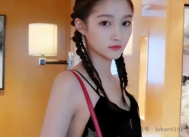 关晓彤泳装萌照大揭秘:鹿晗的眼光究竟有多毒辣!_照片_泳衣_网友