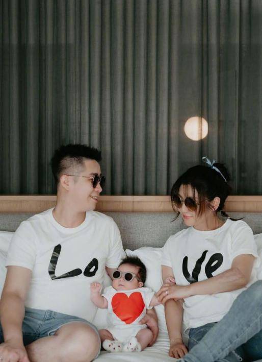 selina携子回娘家,妹妹帮带娃腰果超乖,101岁外婆露面身体康健_任家萱