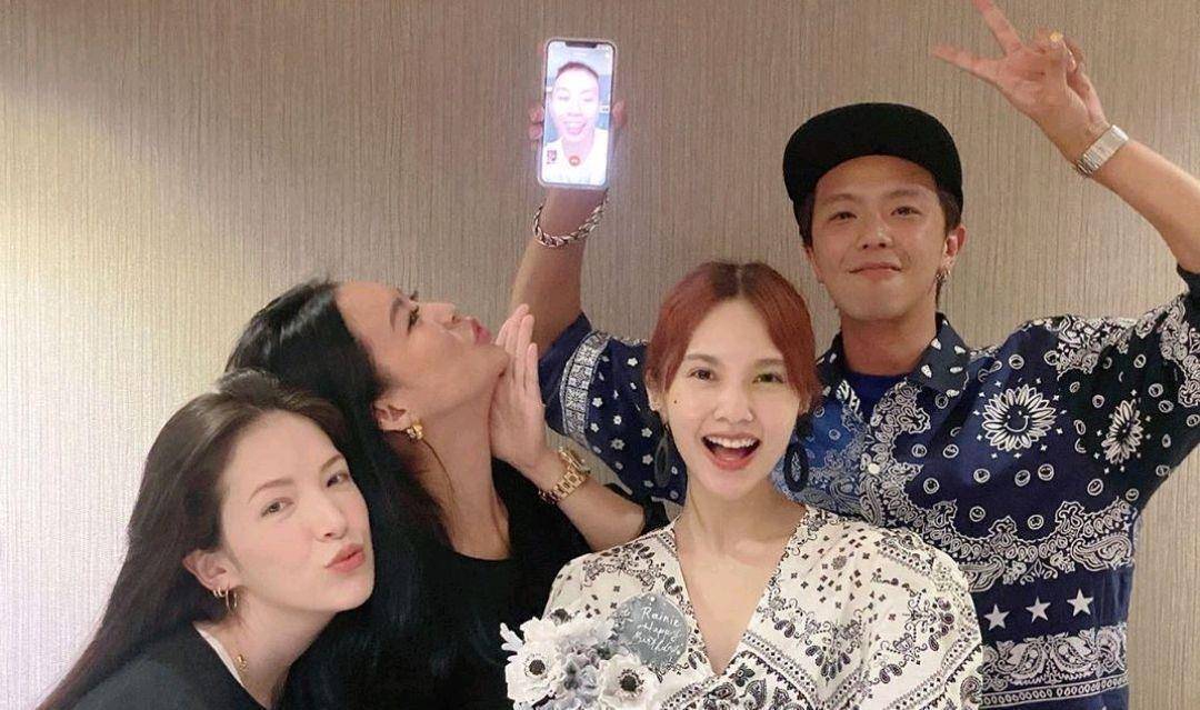 11月25日是小鬼黄鸿升的遗体火化的日子,这一天杨丞琳也穿一身黑衣