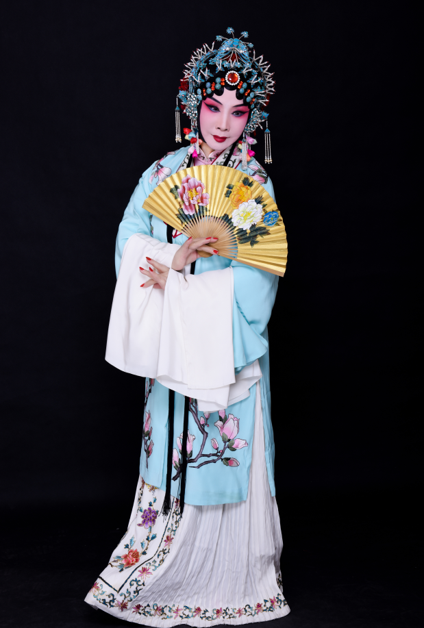 国家一级演员,豫剧名旦,主攻青衣,闺门旦,兼花旦,刀马,且能反串小生.