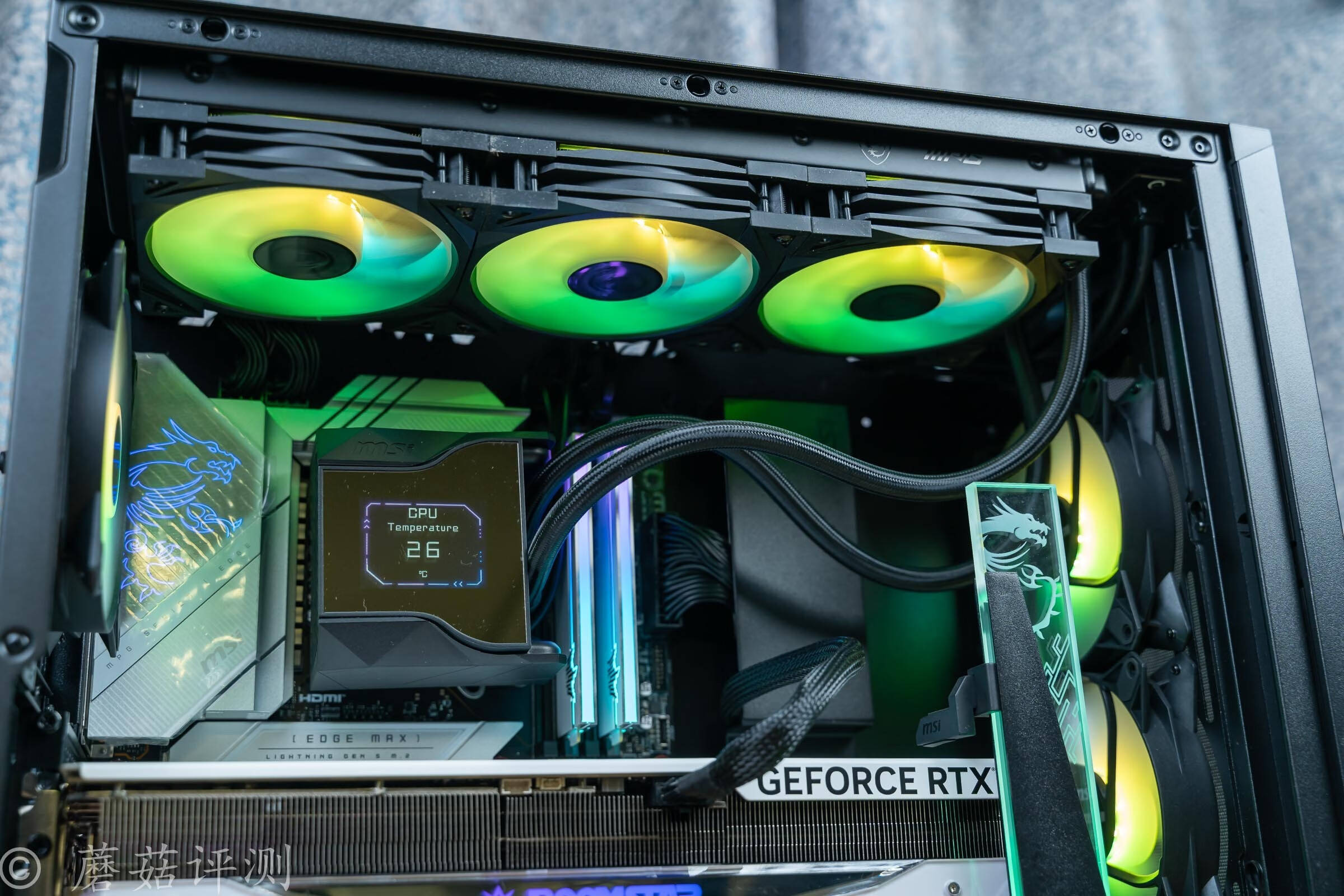 外观,灯效酷炫,散热效能非常强,微星寒霜d360一体式cpu水冷散热器