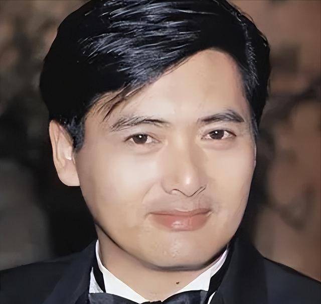 68岁周润发近照看着心酸,手臂皮包骨全是疙瘩,晚年患糖尿病_陈玉莲